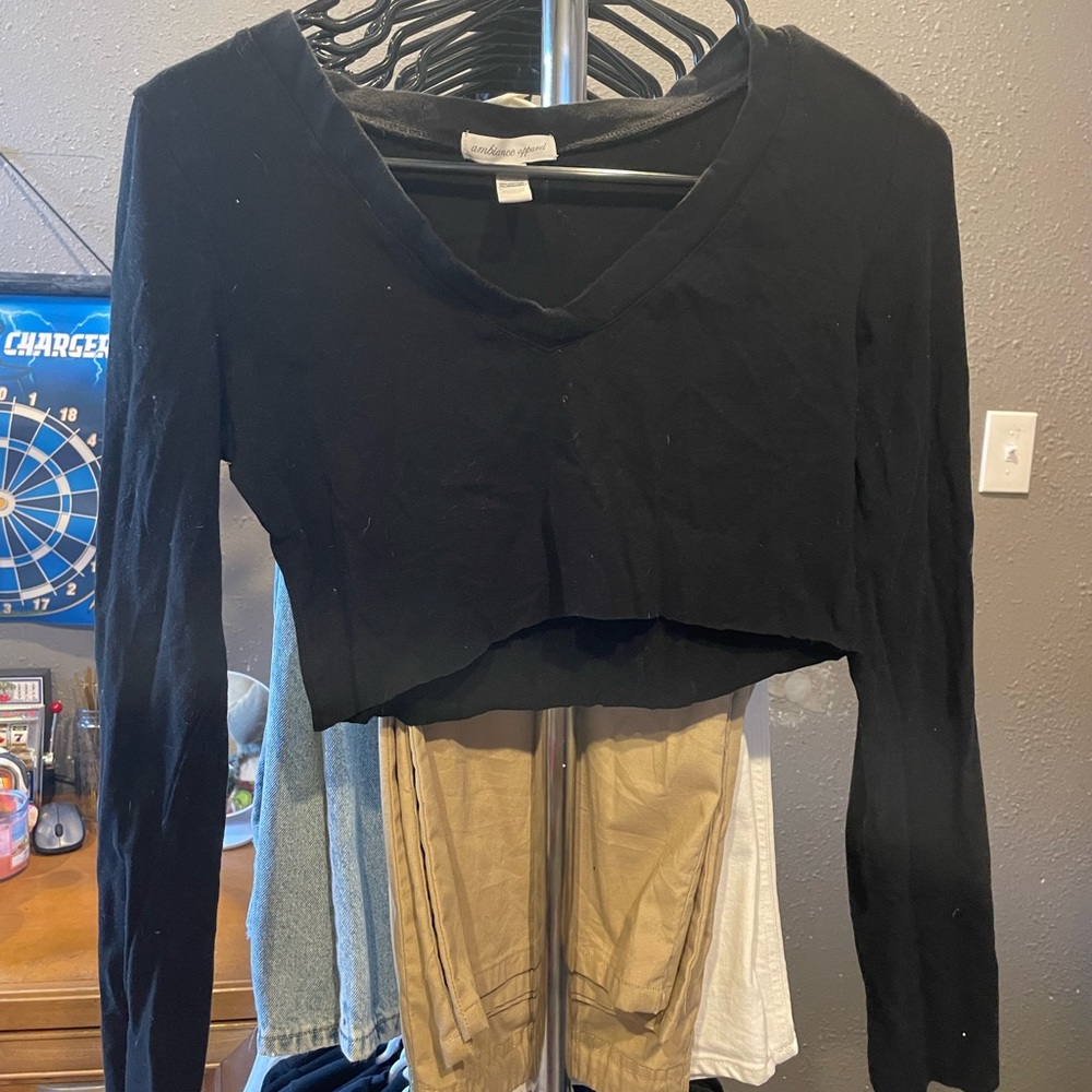 UPCYCLED: BLACK CROPPED LONG SLEEVE TEE